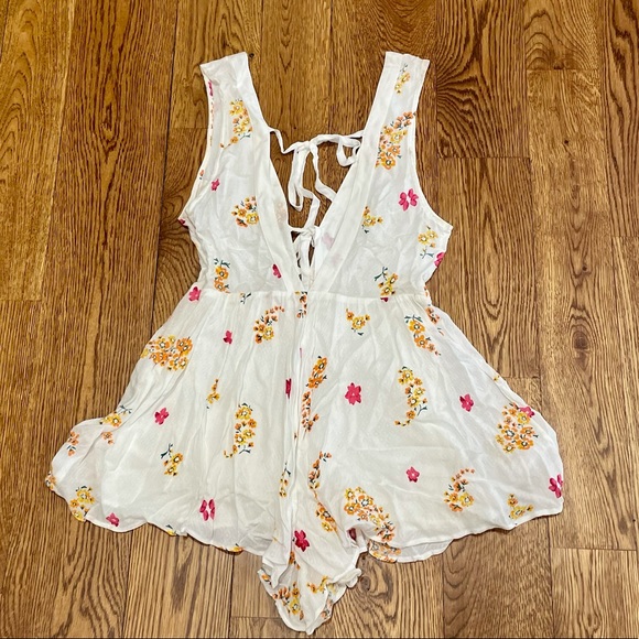 Urban Outfitters White Floral Romper - Picture 6 of 13